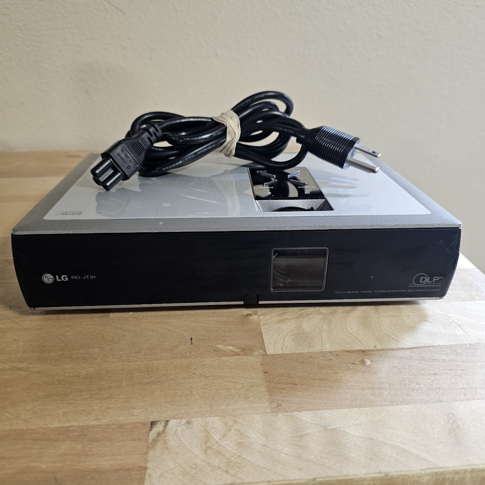 Used LG model RD-JT31 SVGA DLP Projector 100-240v‎ 50-60hz Serial No 304AC01780